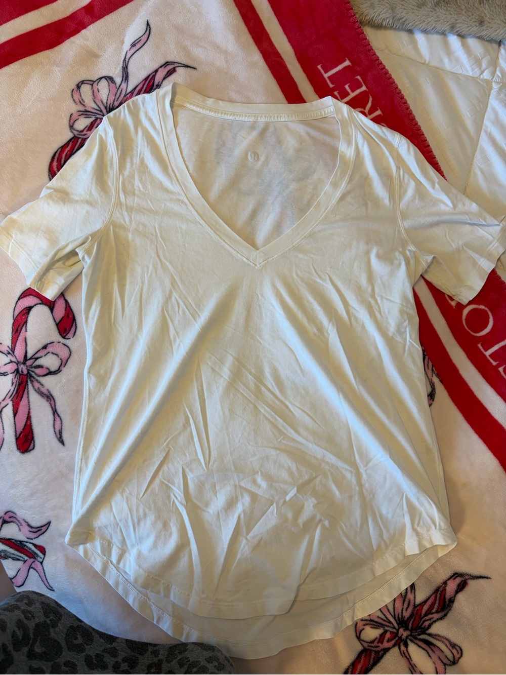 lululemon athletica Women's White V-Neck Short Sleeve Tee
